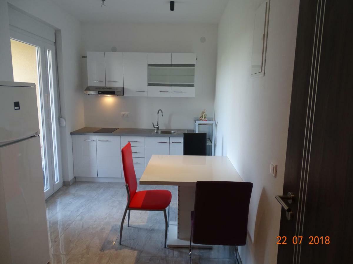 Apartments Borna Сукошан Экстерьер фото